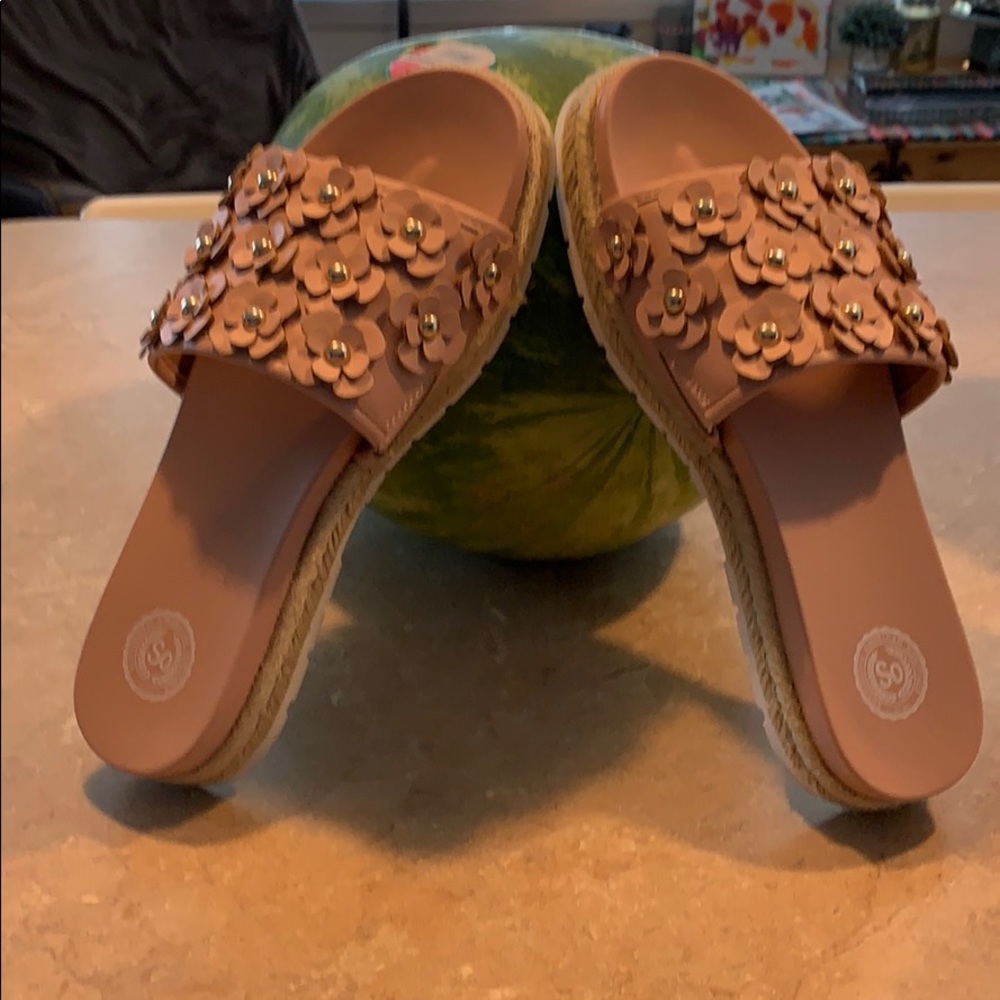 SO Blush Pink Slides- New - Size 9